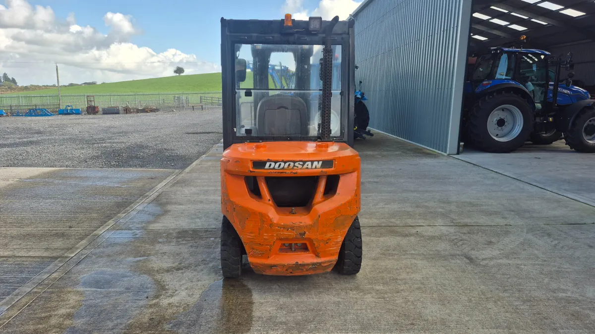 Doosan forklift - Image 3