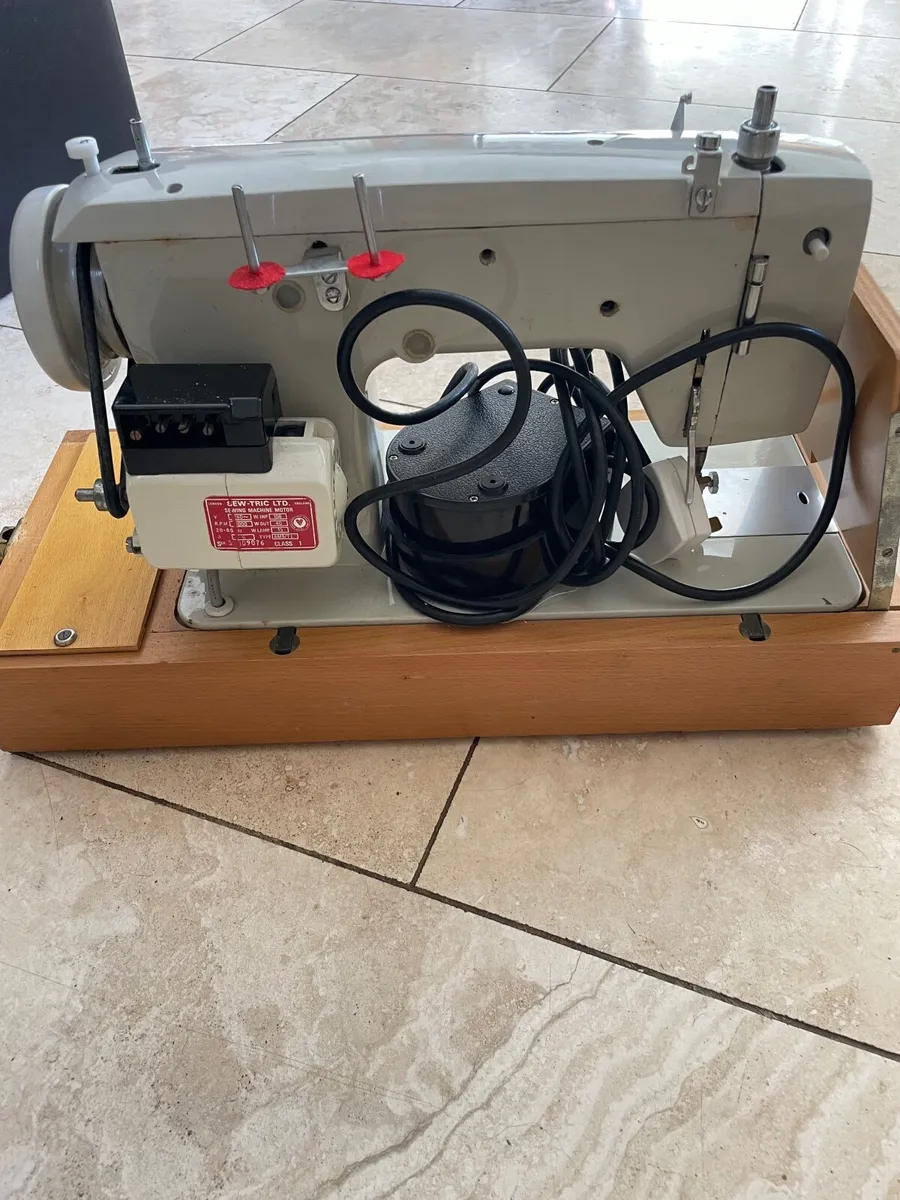 Novum sewing machine - Image 2
