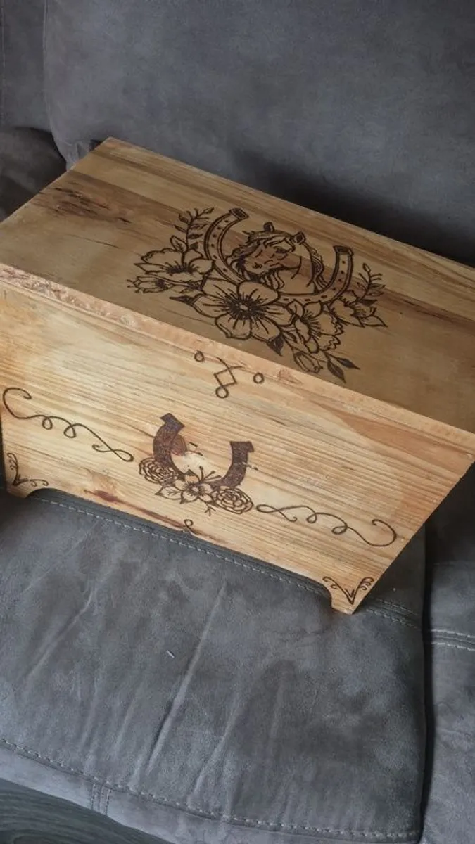 Wooden box - Image 1