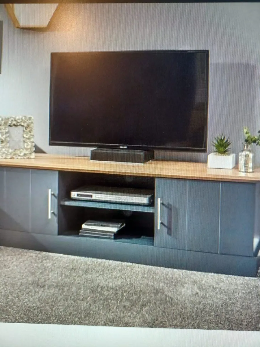 Tv unit