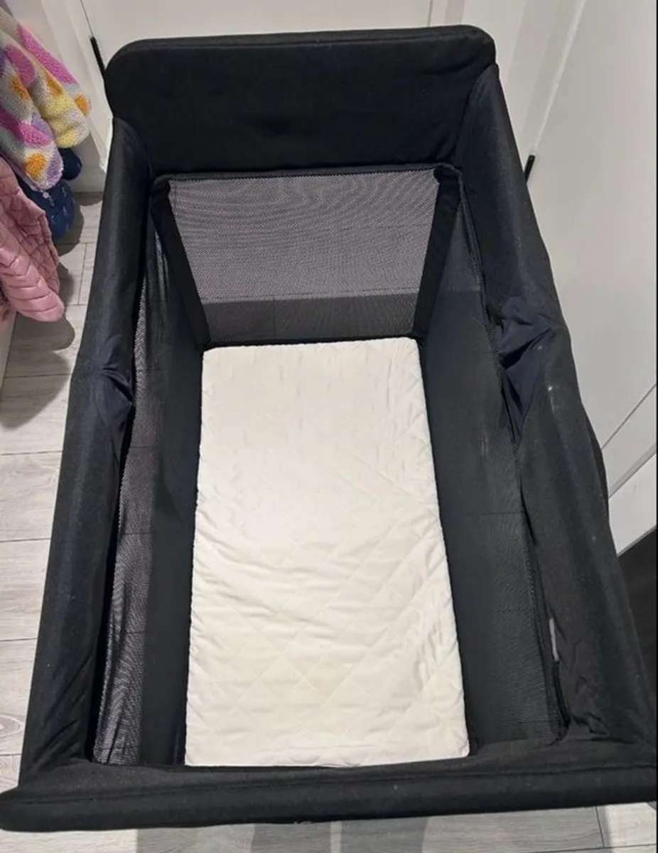 Bugaboo Stardust Pack and Play Crib - Image 3