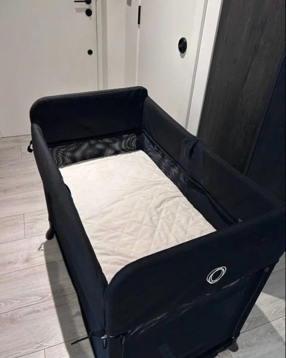 Bugaboo Stardust Pack and Play Crib - Image 4