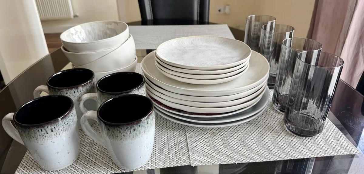 Dinnerware Set (20 Pieces) - Image 1