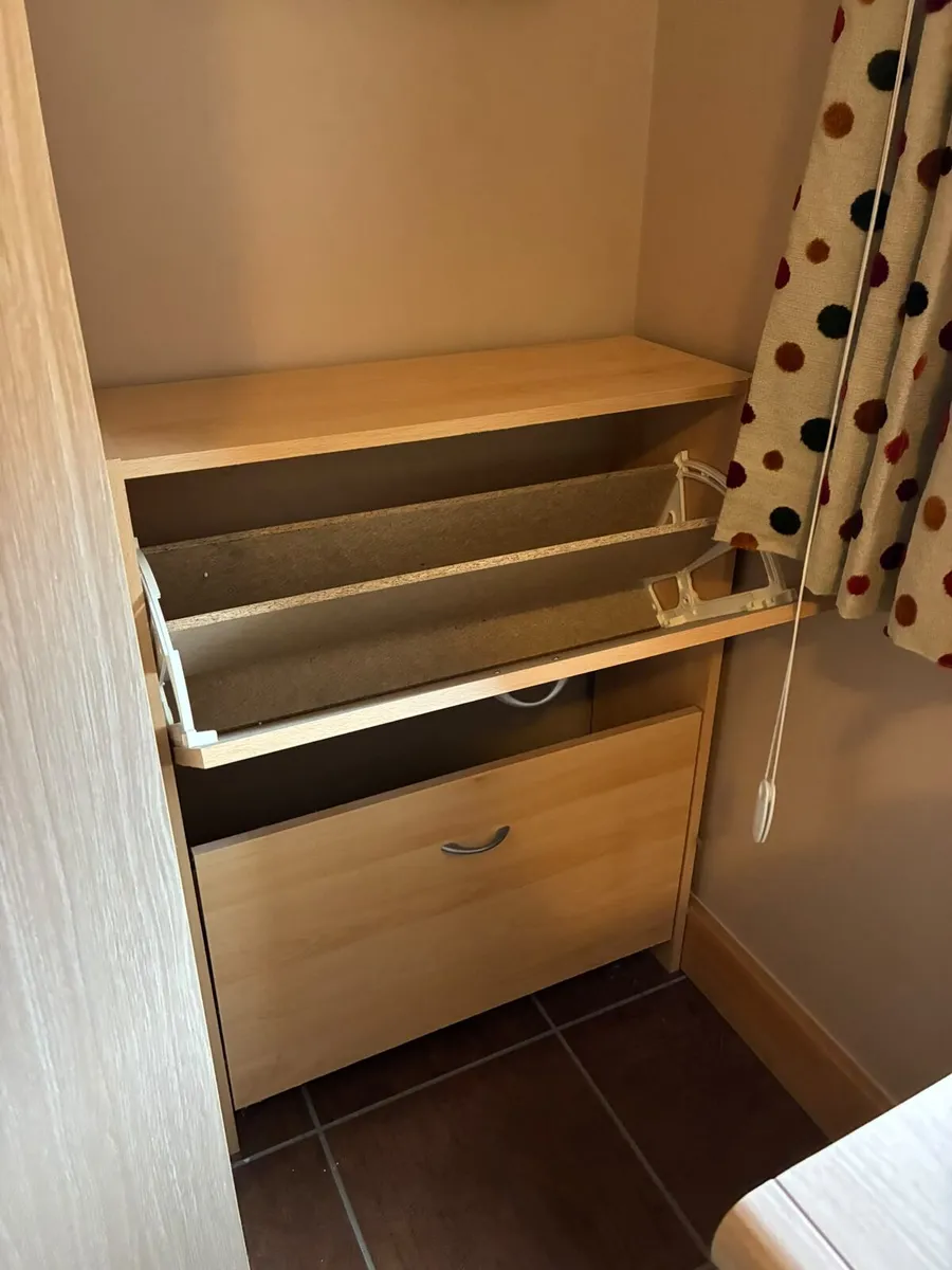 Show cupboard - Image 2