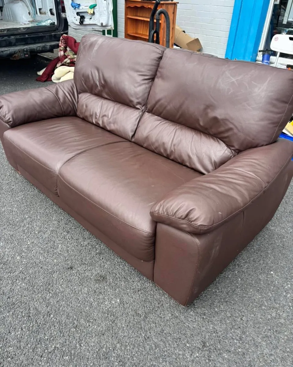 Brown leather 2 piece suite - Image 1