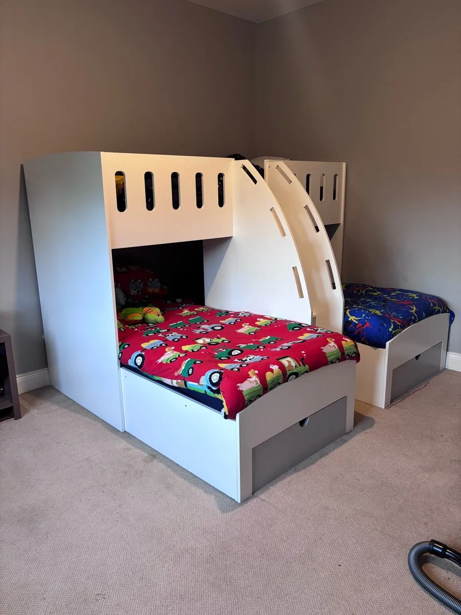 Triple Bunk Bed - Image 4