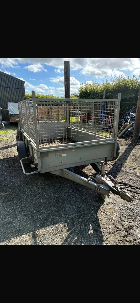 Trailer - Image 1