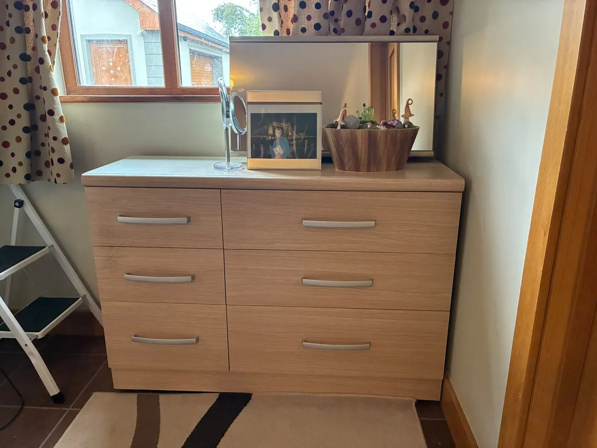 Bedroom furniture set - Image 3