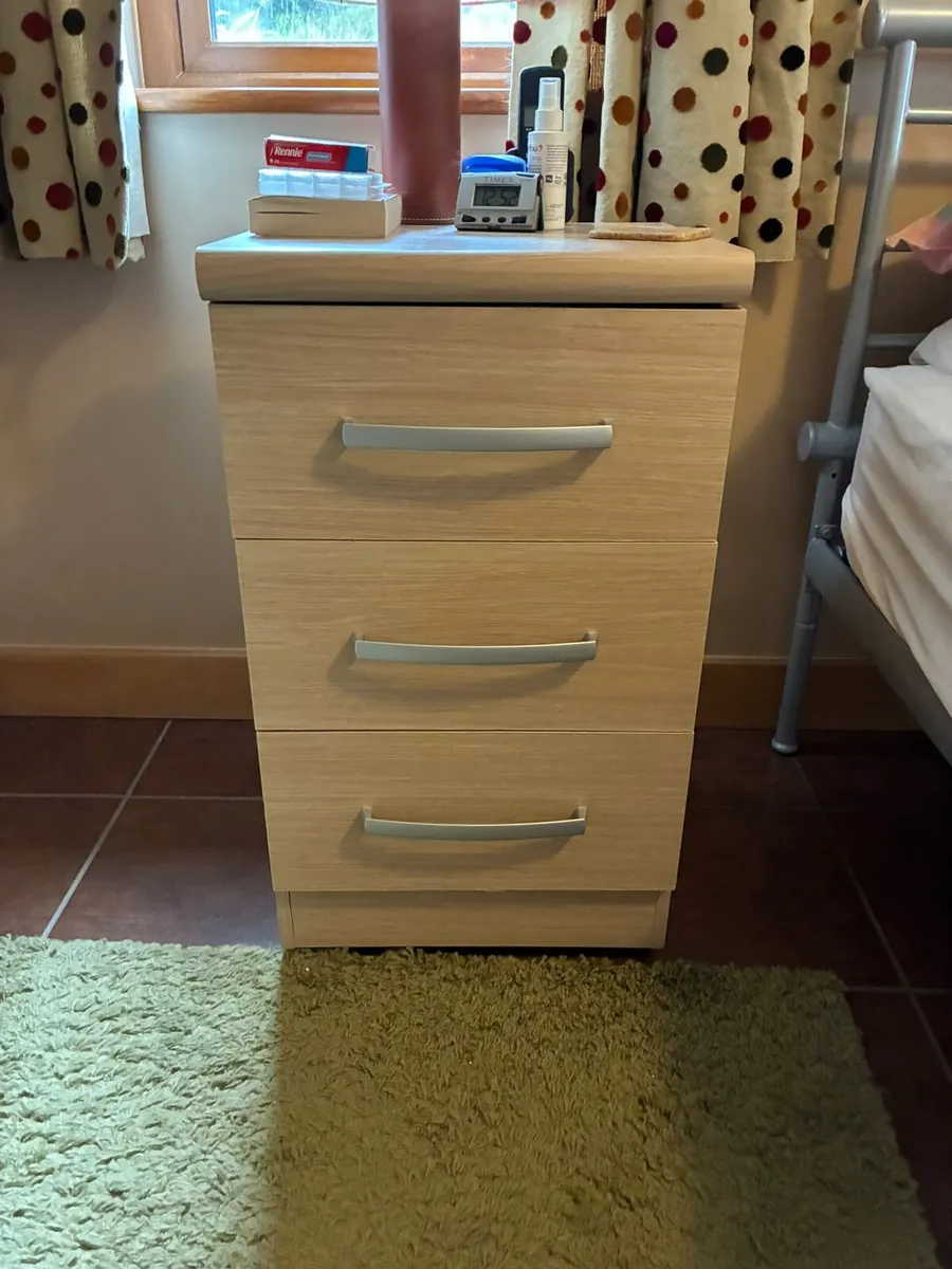 Bedroom furniture set - Image 4
