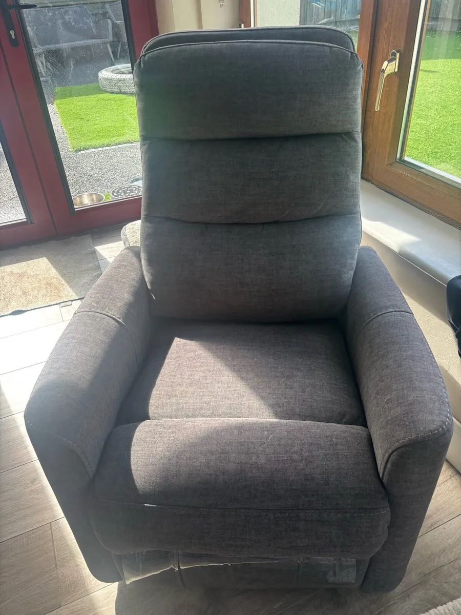 Electric recliner - Image 1