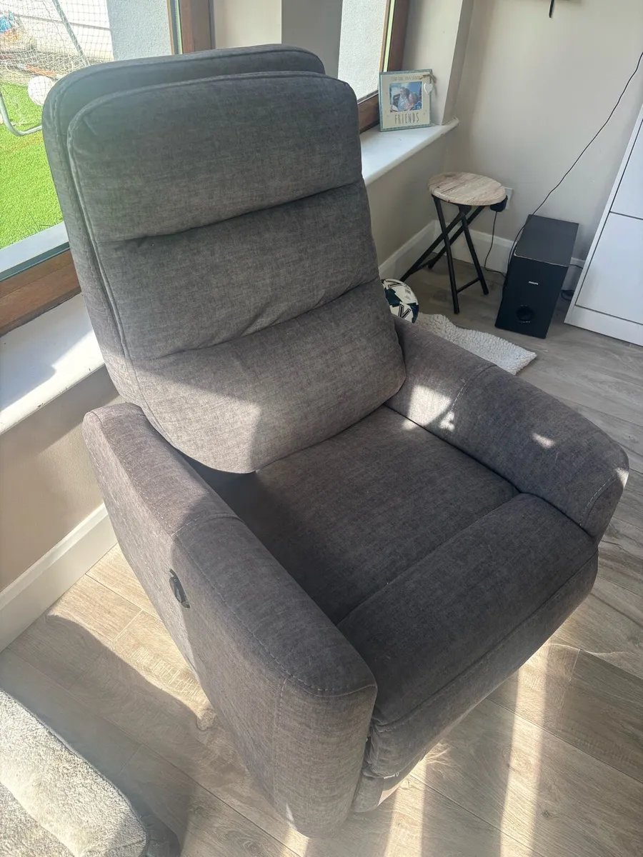 Electric recliner - Image 2