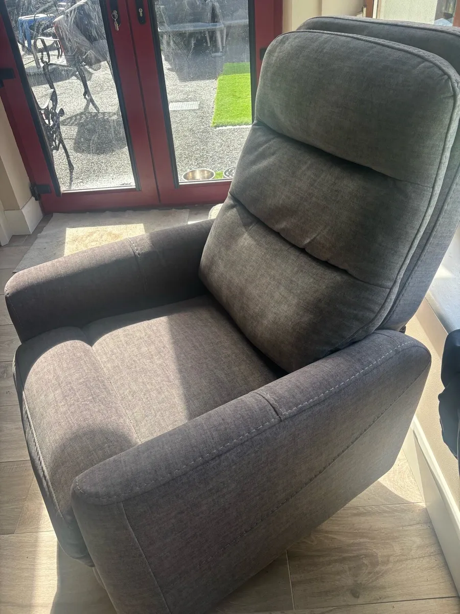 Electric recliner - Image 3