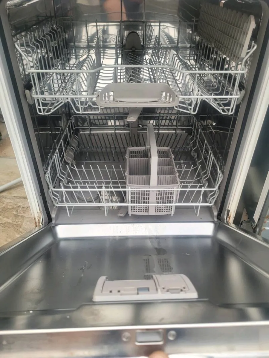 Bosch 60cm integrated dishwasher - Image 1