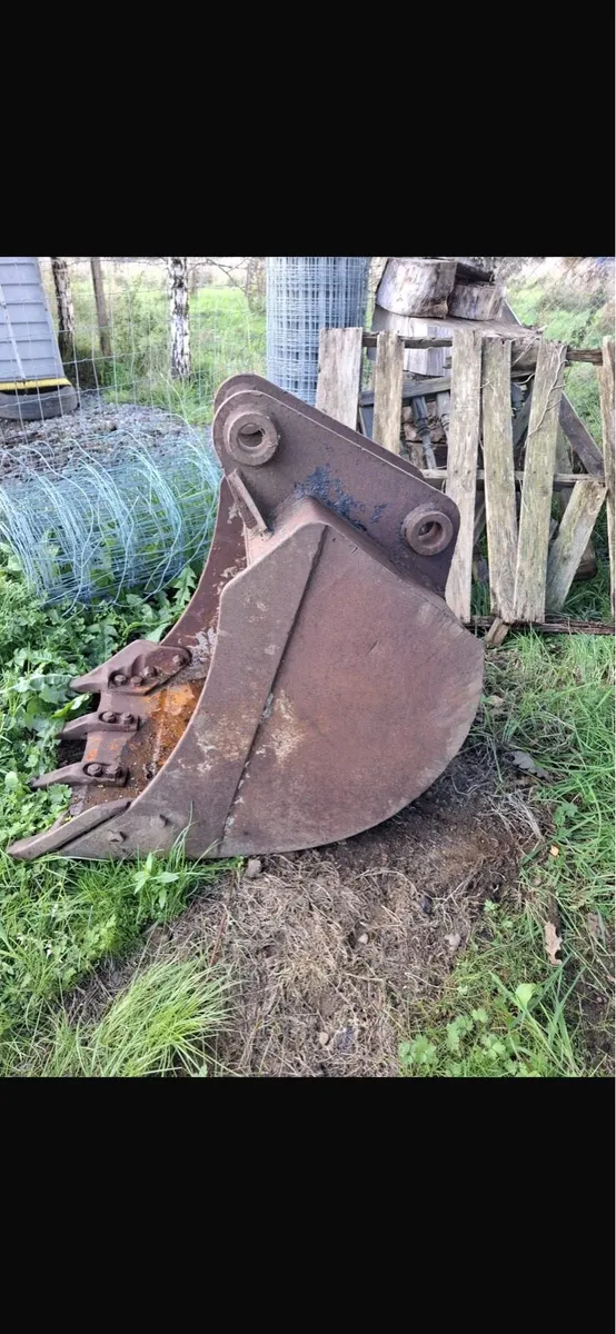 Various hitachi 120/130 digger buckets - Image 2