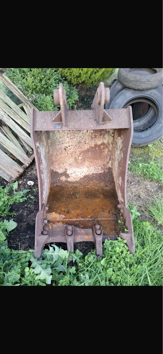 Various hitachi 120/130 digger buckets - Image 1
