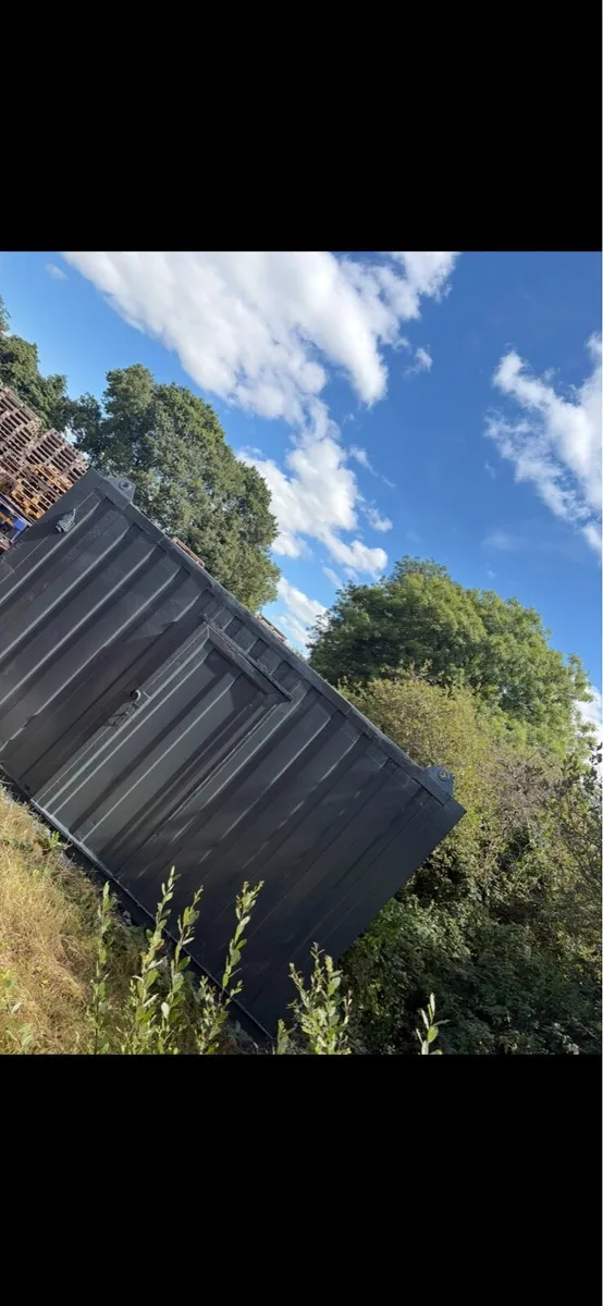 Probable site toilet cabin - Image 1