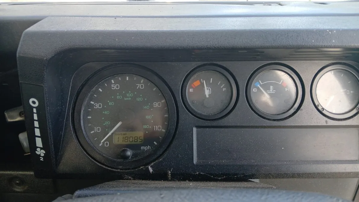 Land rover defender 90 - Image 2