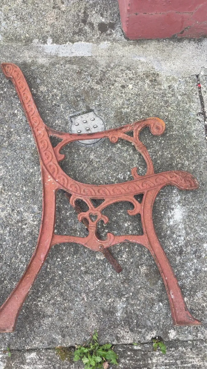 Metal ends - Image 1