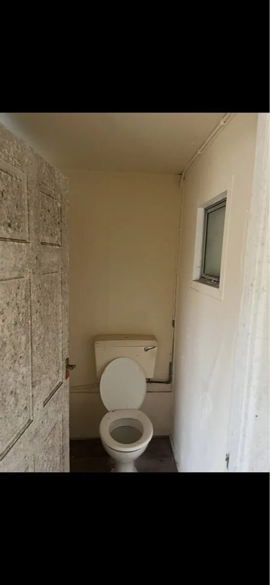 Probable site toilet cabin - Image 3