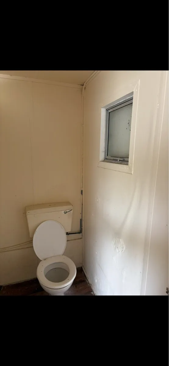 Probable site toilet cabin - Image 4