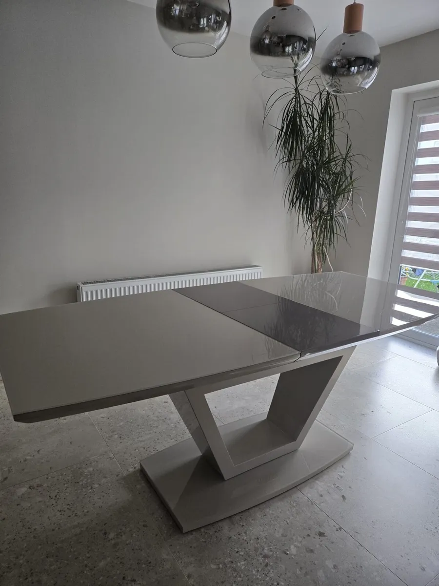 Dinning table with chairs - Image 3