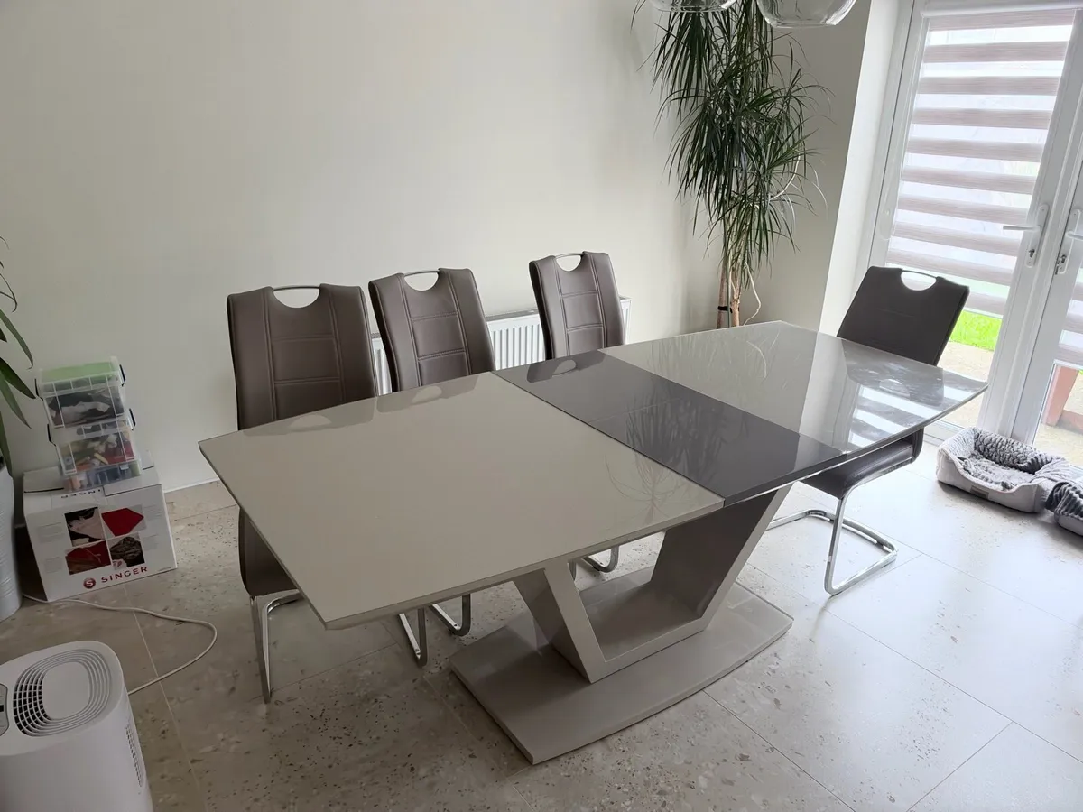 Dinning table with chairs - Image 1