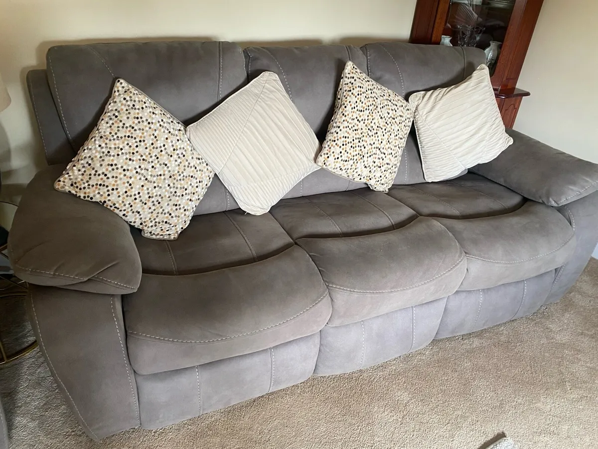 Recliner suite - Image 1