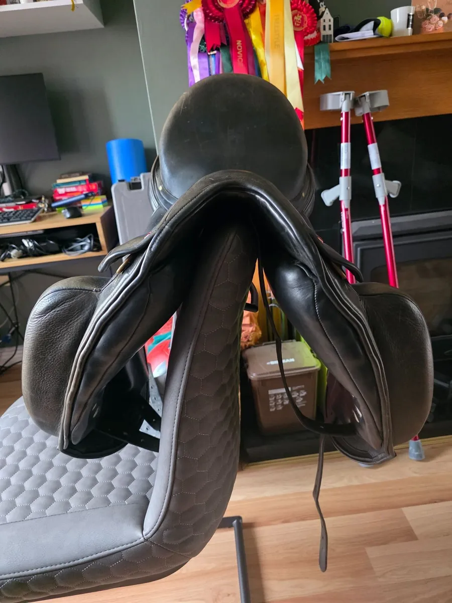 17.5" Albion Fabrento medium gullet saddle - Image 3