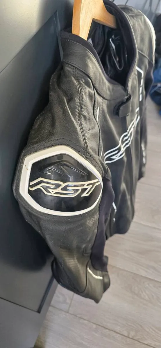 Motorbike Jacket & Gloves - Image 3