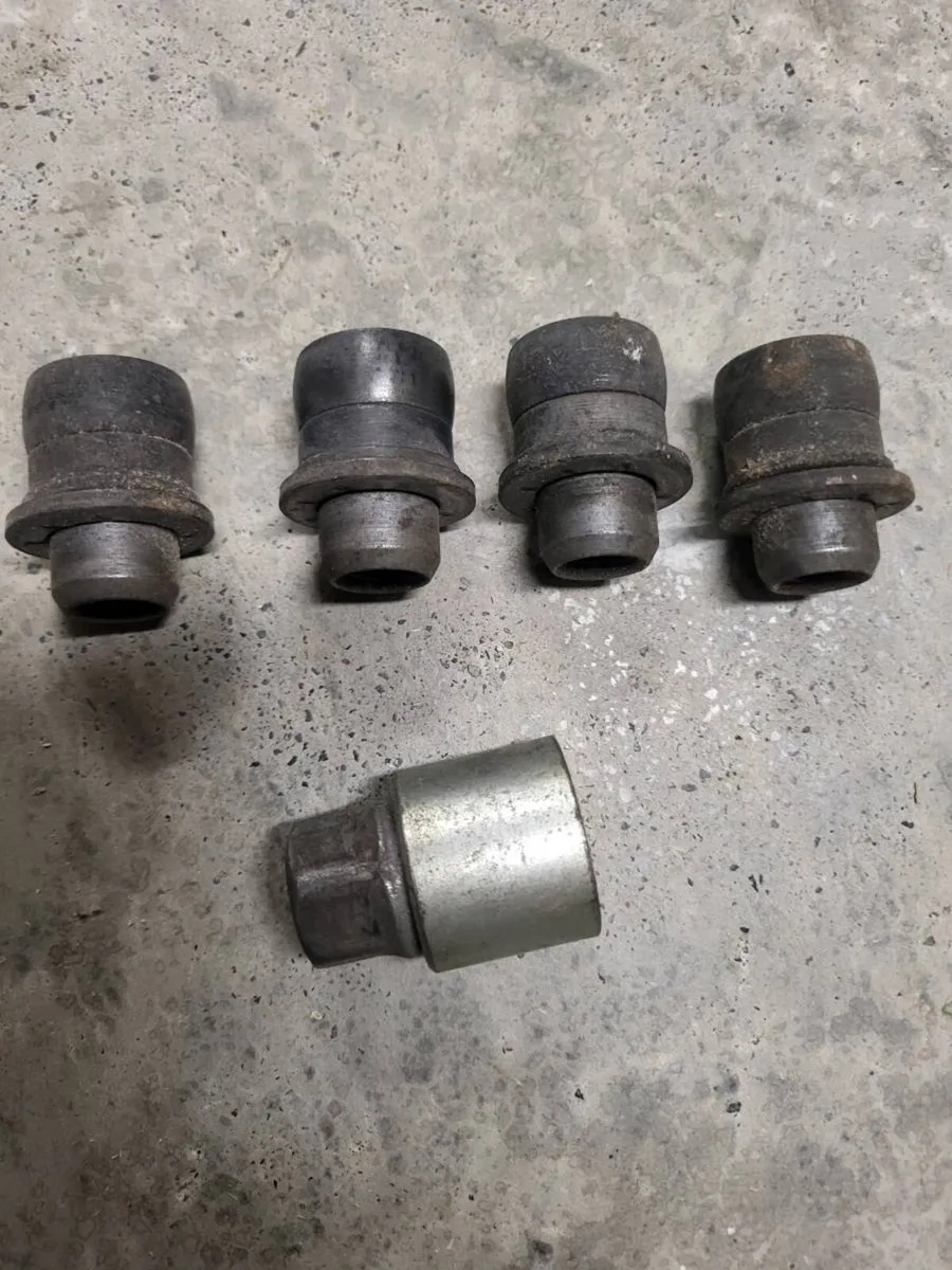 Toyota lock nut set - Image 2