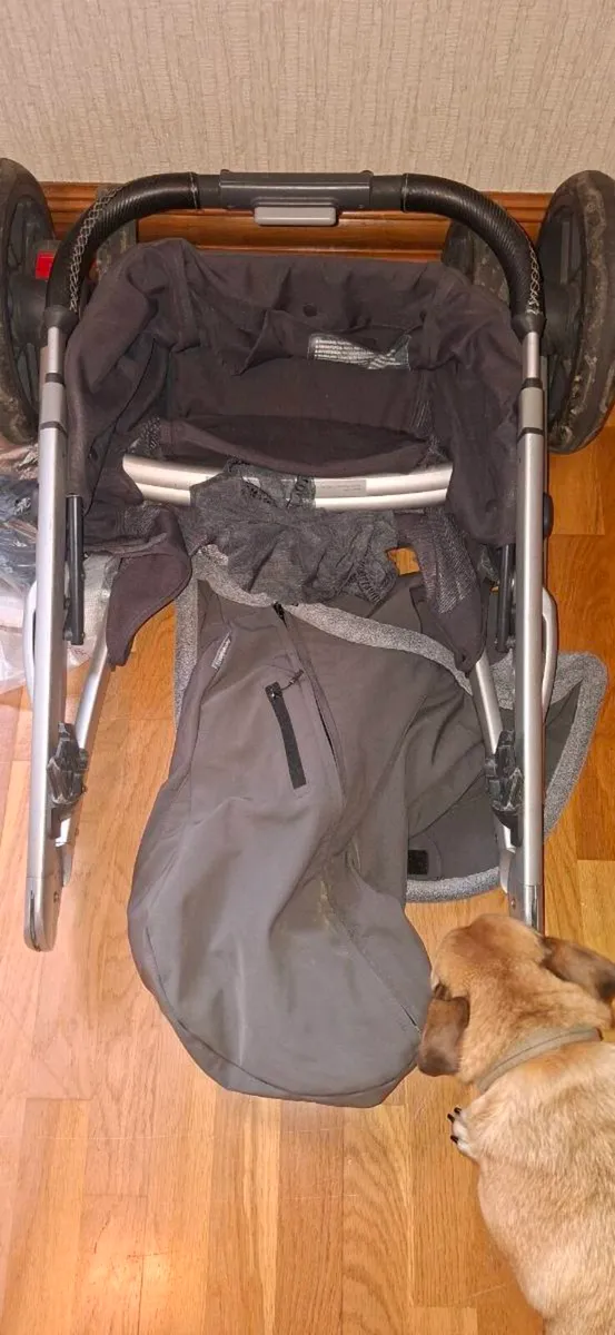 Pram and push chair - Image 3