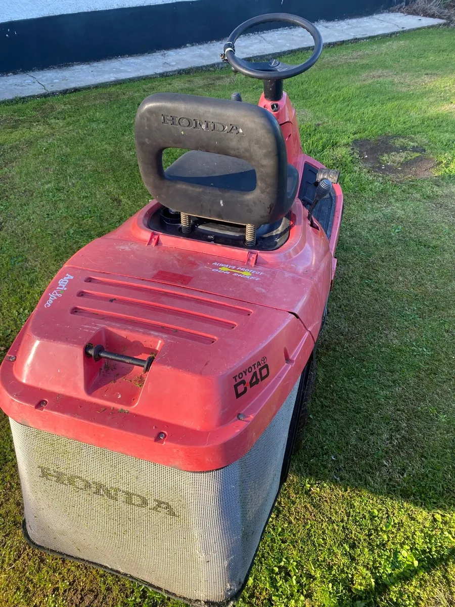 Honda ride on lawnmower - Image 3