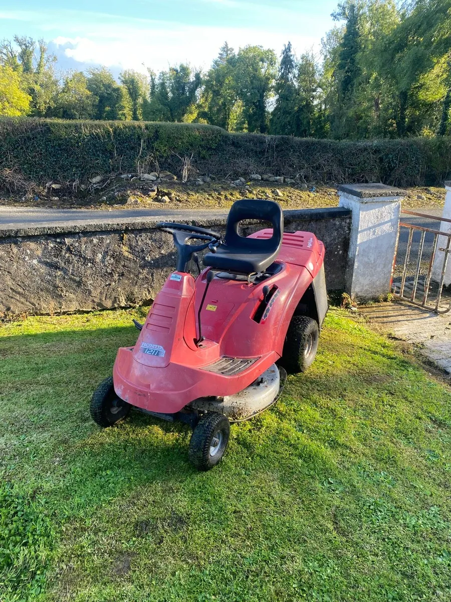Honda ride on lawnmower - Image 1
