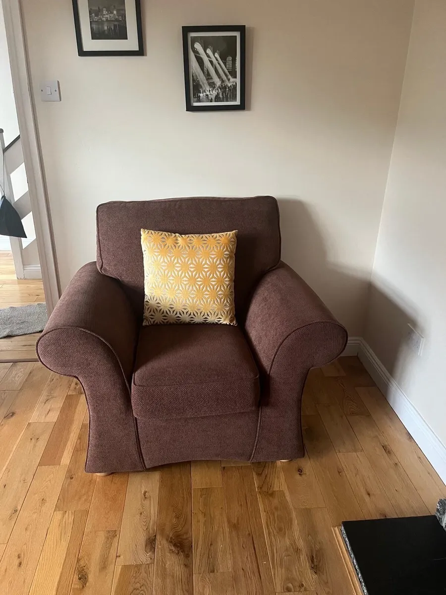 Sofa and 2 chairs - Image 2