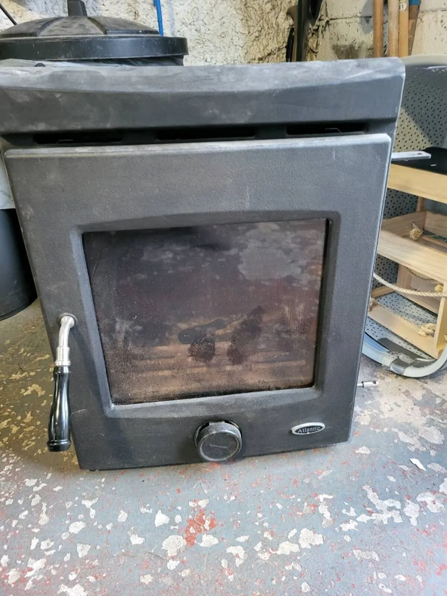 Stove and back panel - Image 1