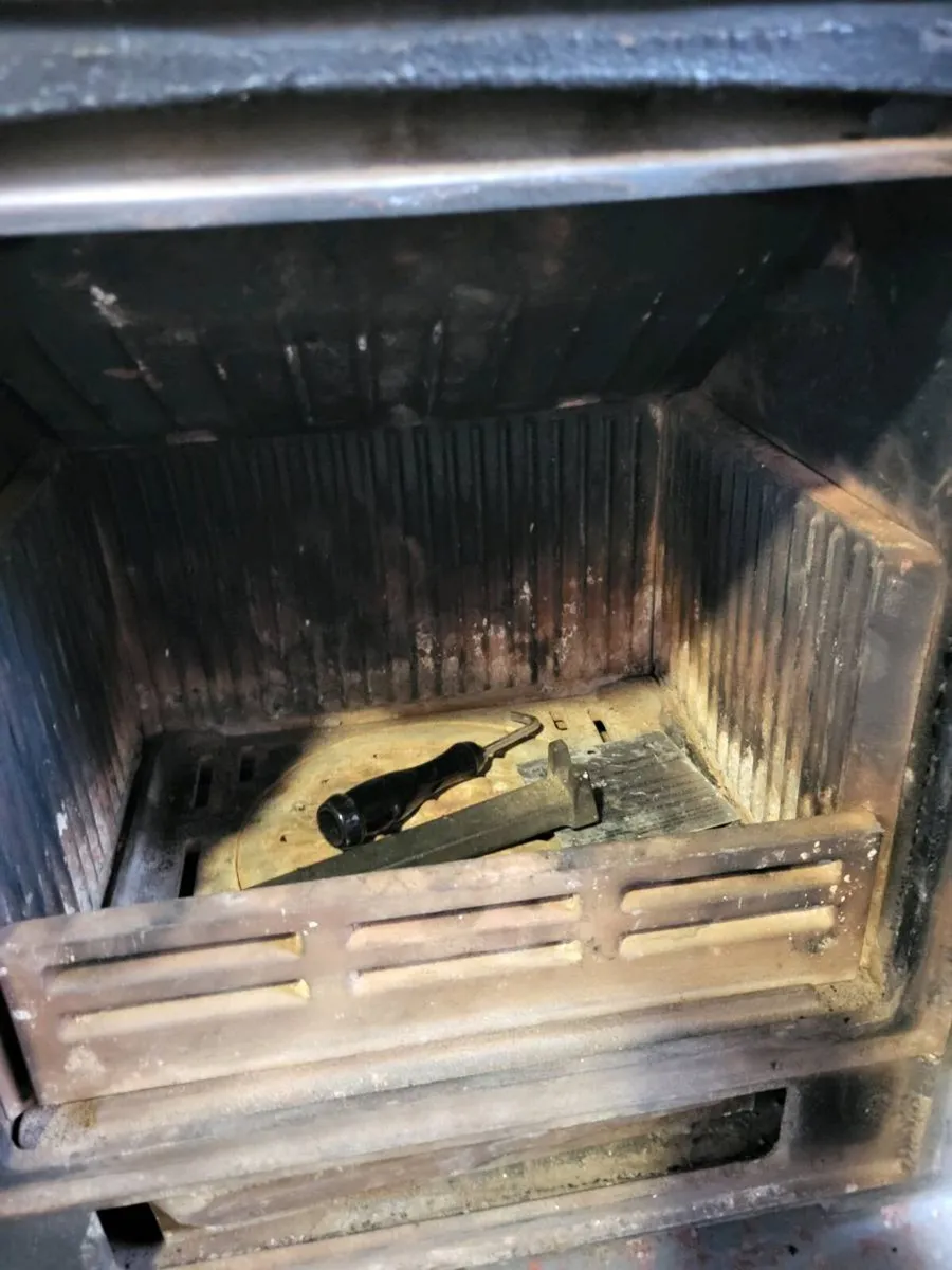 Stove and back panel - Image 2
