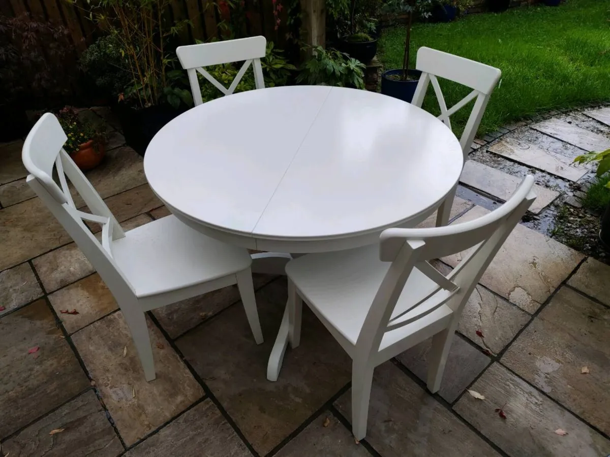 Round table - Image 3