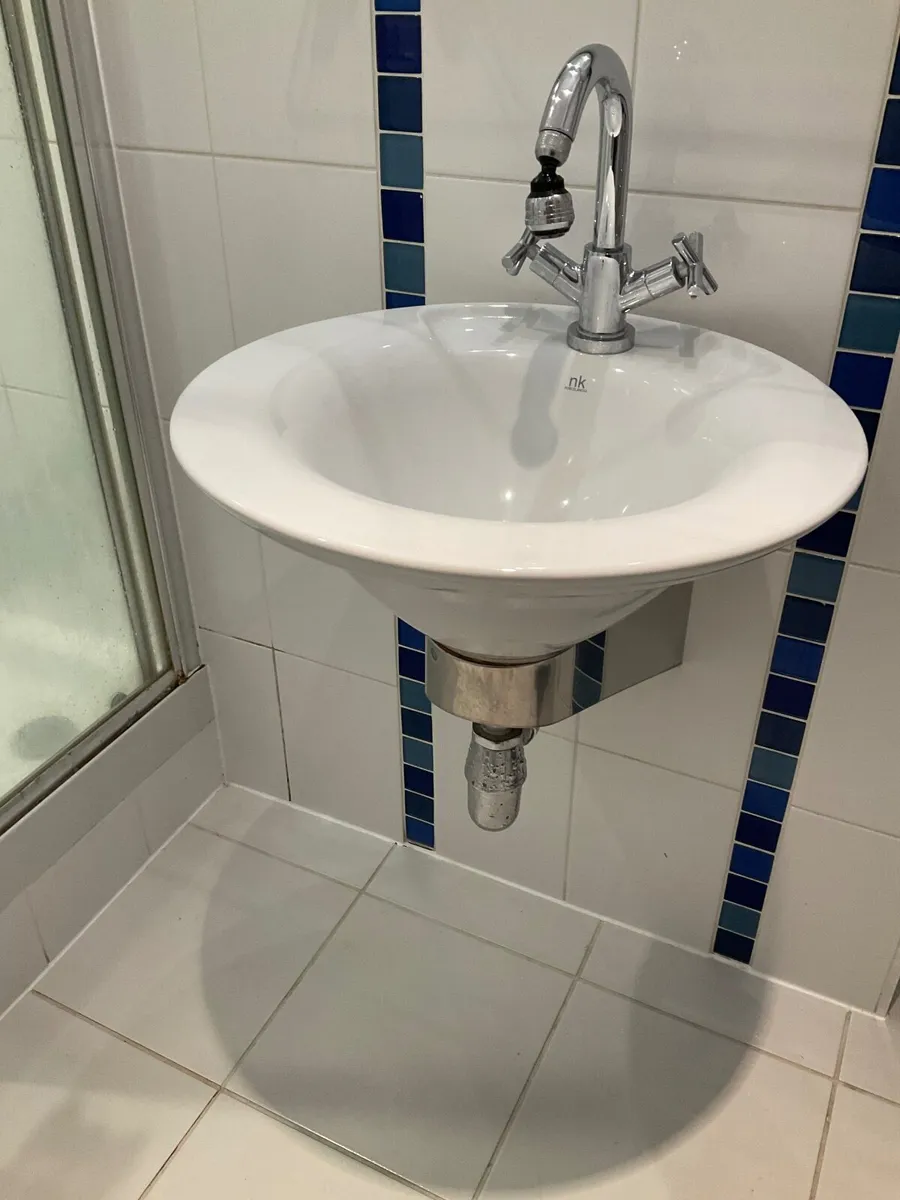 Bathroom sink (PORCELANOSA) - Image 1