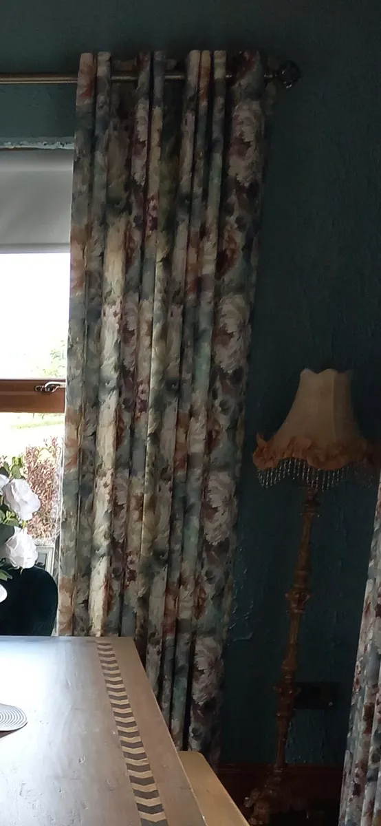 Curtains - Image 2