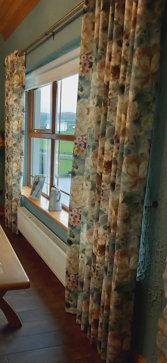 Curtains - Image 4