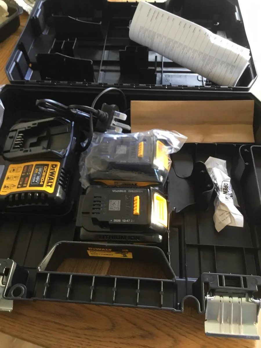 Dewalt batteries 18v - Image 1