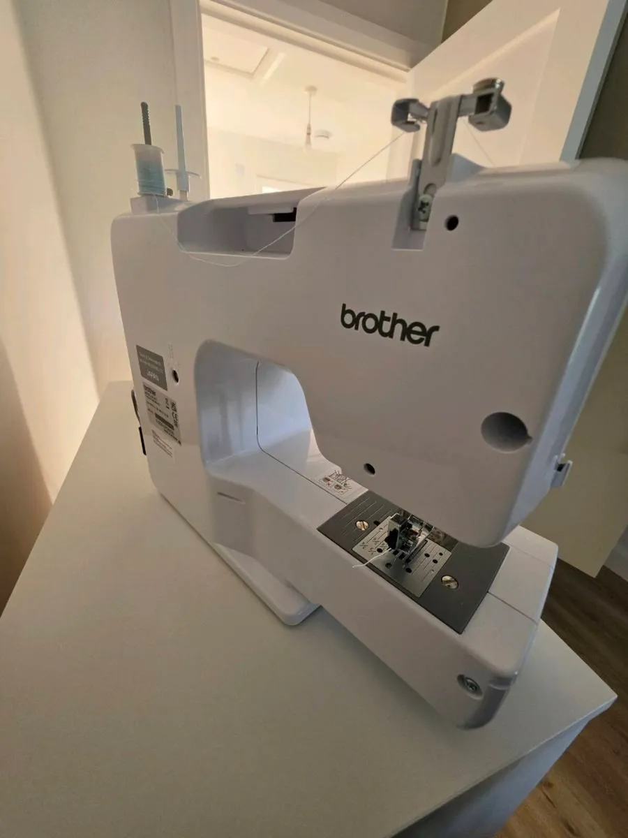 Sewing machine - Image 3
