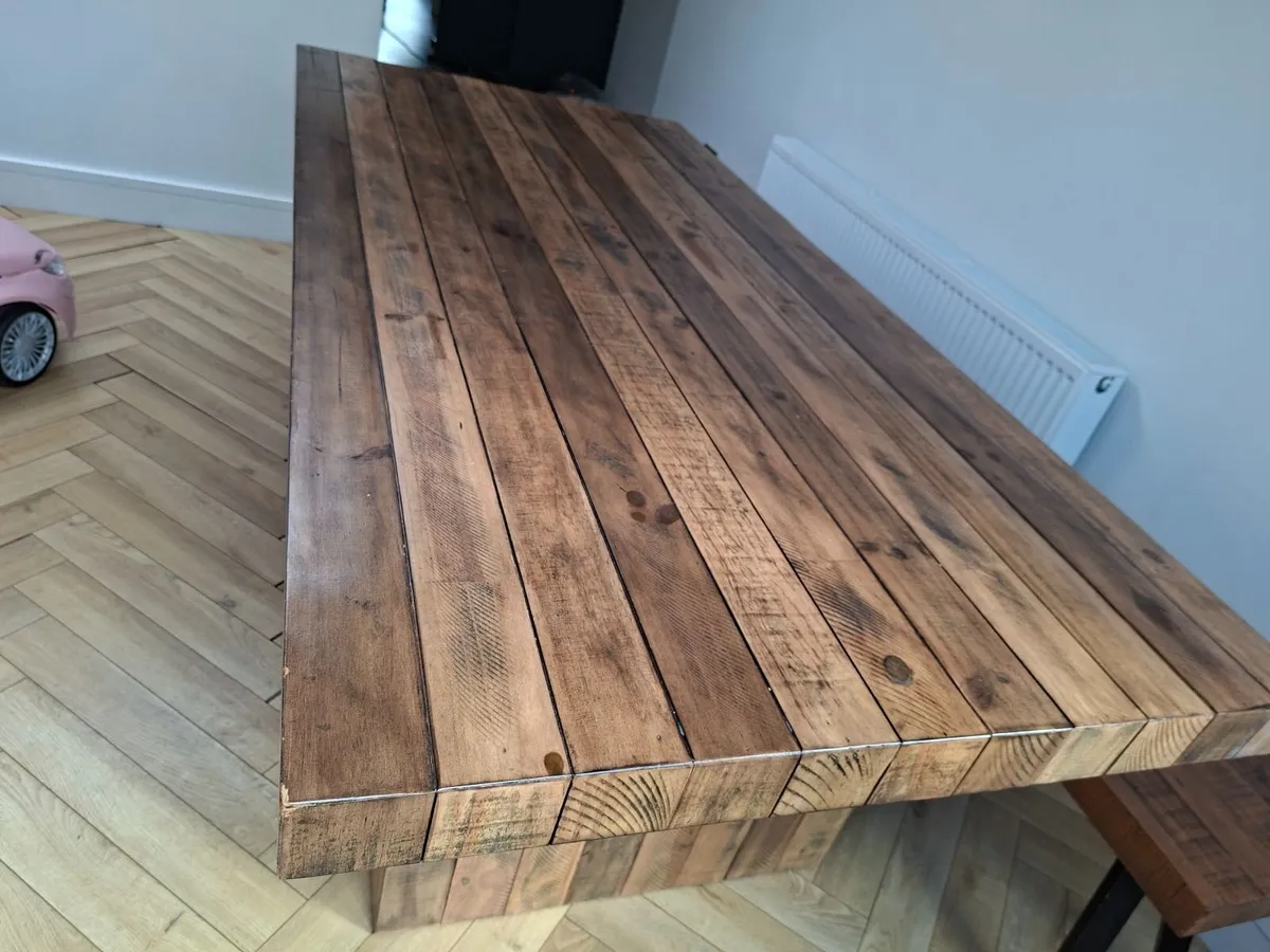 Kitchen table - Image 1