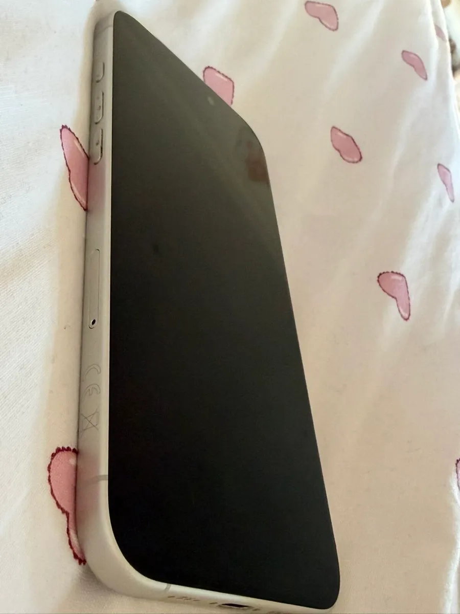 iPhone 16 Plus - Image 3