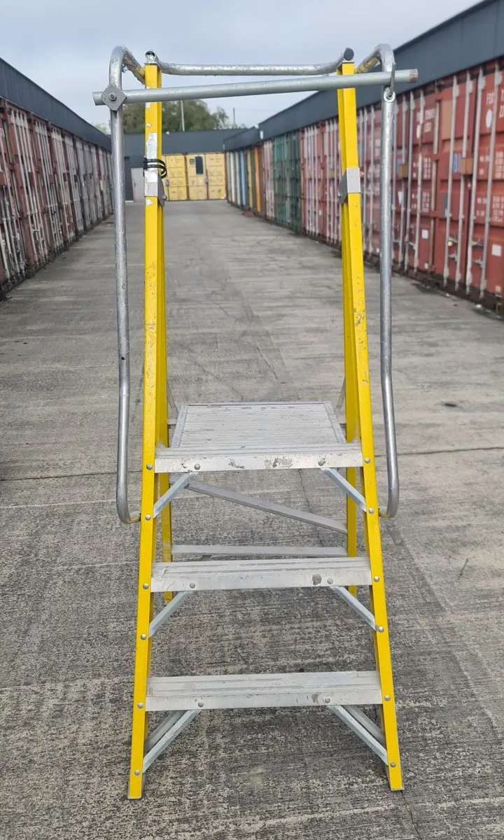 LFI Pro GRP Wide Step Platform Ladders - Image 3