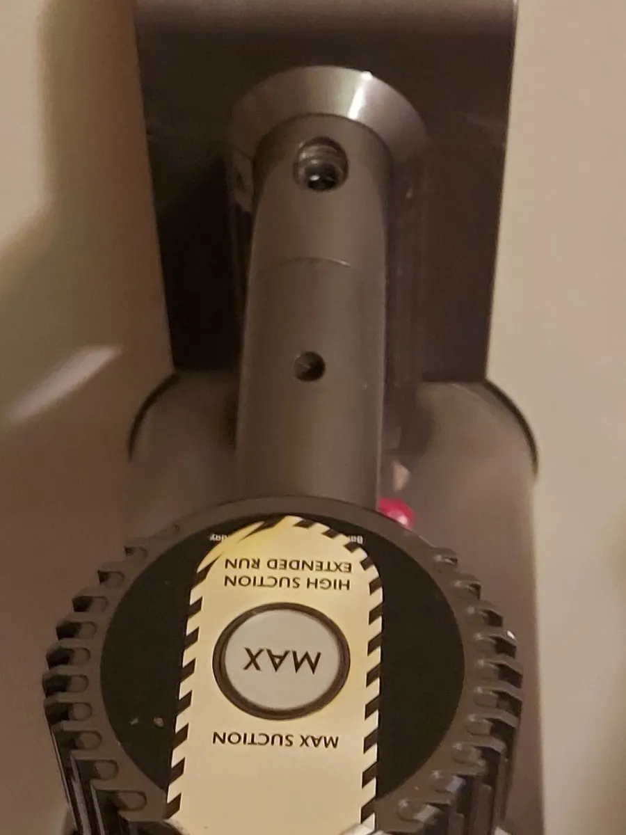 Dyson V6 Fluffy, with charger, in excellent condit - Image 4