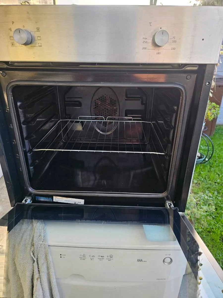 Built-in oven and ceramic hob - Image 1