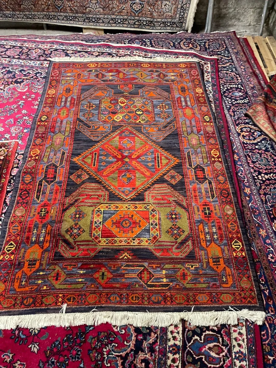 Medium sized wool carpet at a reasonable price - Image 2