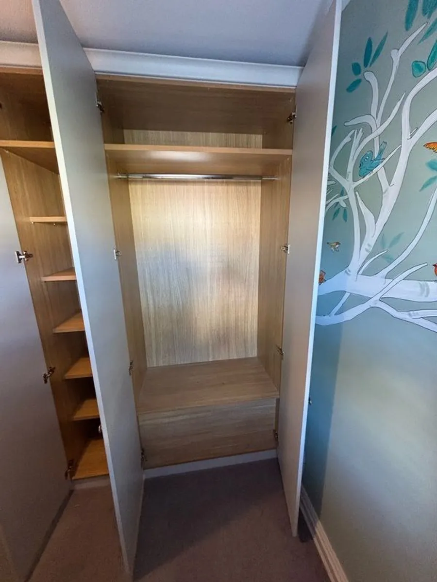 Fitted wardrobe - Image 3