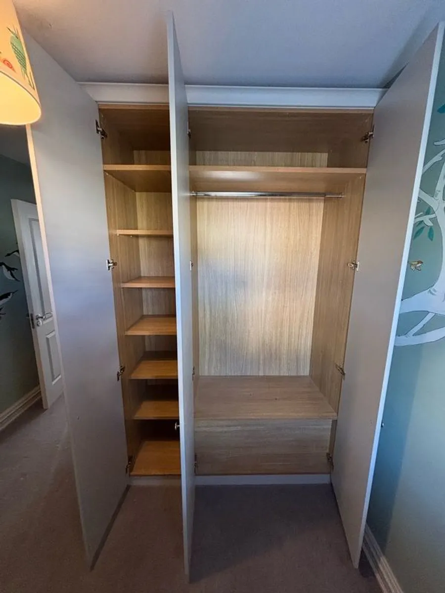 Fitted wardrobe - Image 4